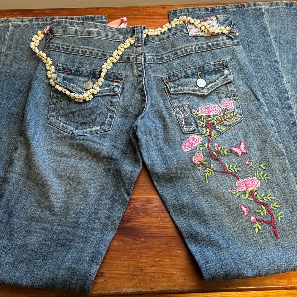 Vintage True Religion pink flowers embroidered jeans with pearl belt 32